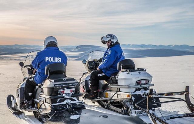 Rendőrségi motoros szán (Kép:Lapin Poliisi Facebook)