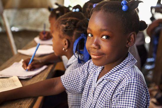 A haiti iskola számára gyűjtést szervező középiskolások a finnországi Lohjában