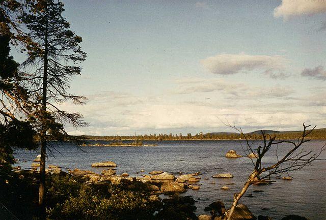 Az Inari-tó Lappföldön (Kép: Presse03, commons.wikimedia.org) Az Inari-tó Lappföldön (Kép: Presse03, commons.wikimedia.org)