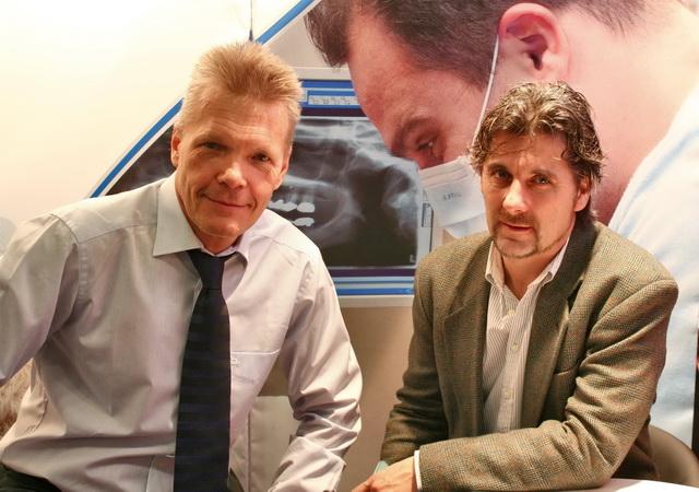 Knott Attila és munkatársa a Matka kiállításon