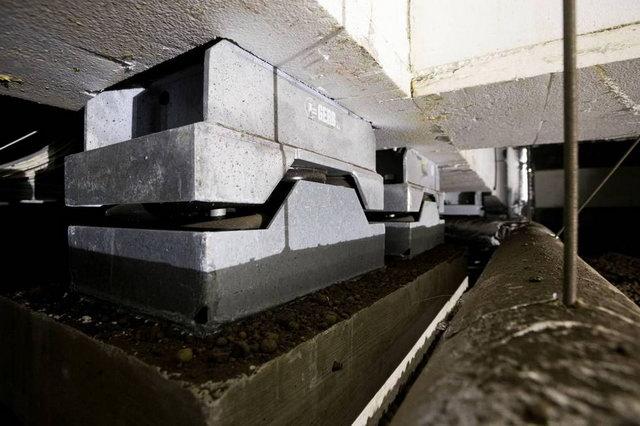 48 darab ilyen rugóra épülnek a bérházak Lahtiban a vasúttól 30 méterre Fotó: Samuli Ikäheimo 48 darab ilyen rugóra épülnek a bérházak Lahtiban a vasúttól 30 méterre Fotó: Samuli Ikäheimo
