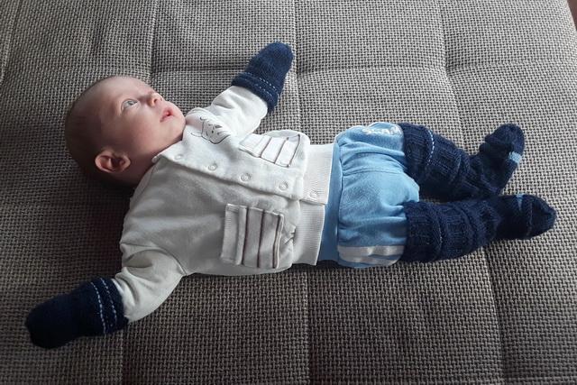kötött zokni kötött kesztyű kisbabának
