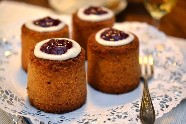 Runeberg tortácskája (Kép: Nakit ja muusa) Runeberg tortácskája (Kép: Nakit ja muusa)