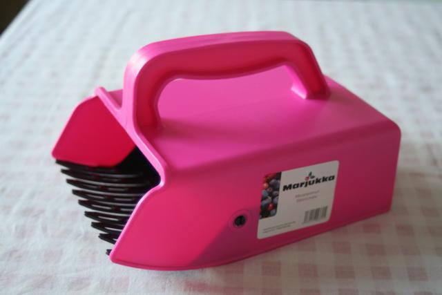 Finn bogyószedő (marjanpoimuri)